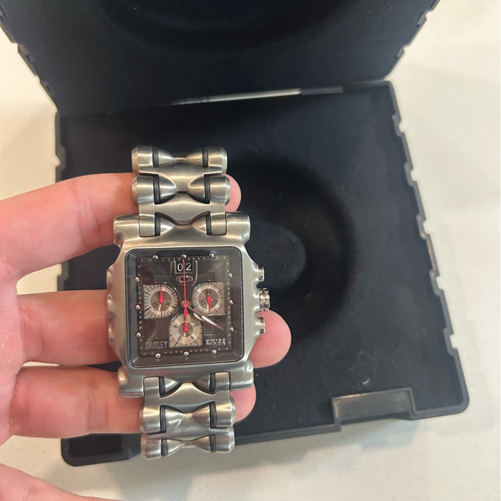 Oakley Minute Machine